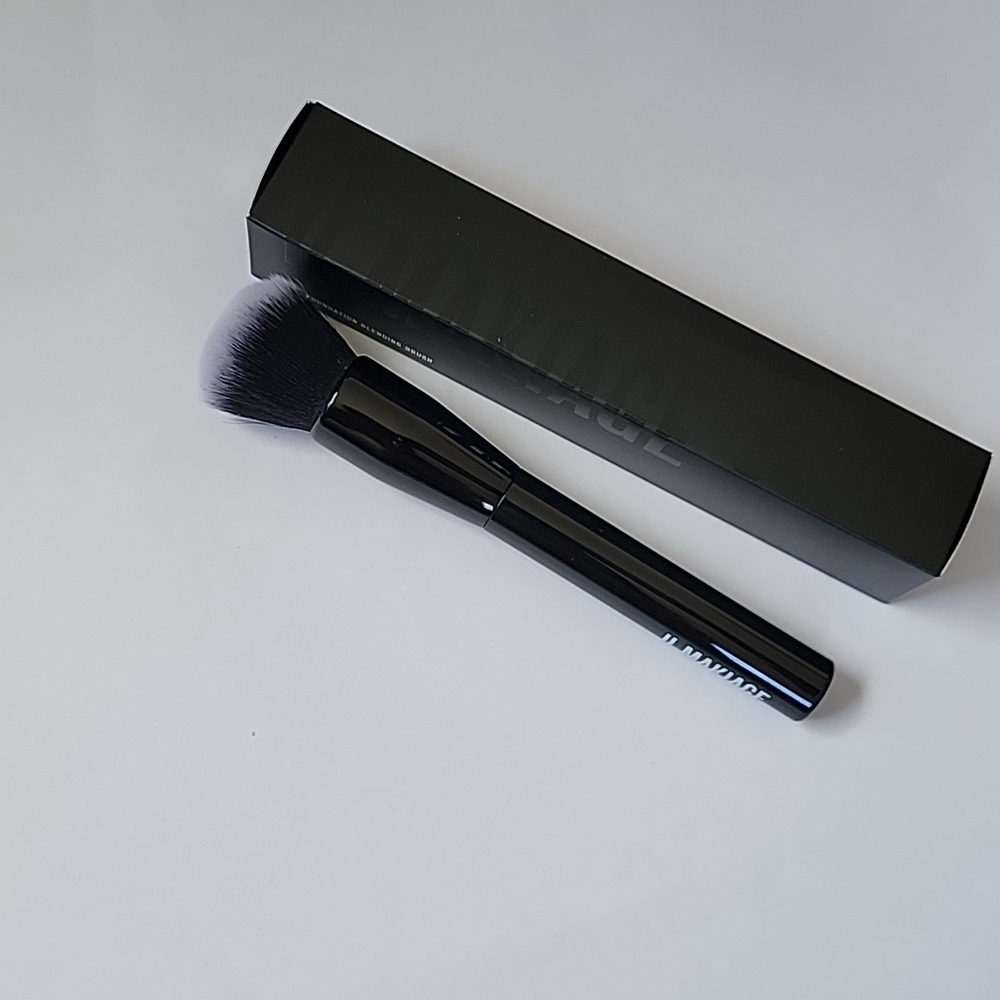 FOUNDATION BLENDING BRUSH
